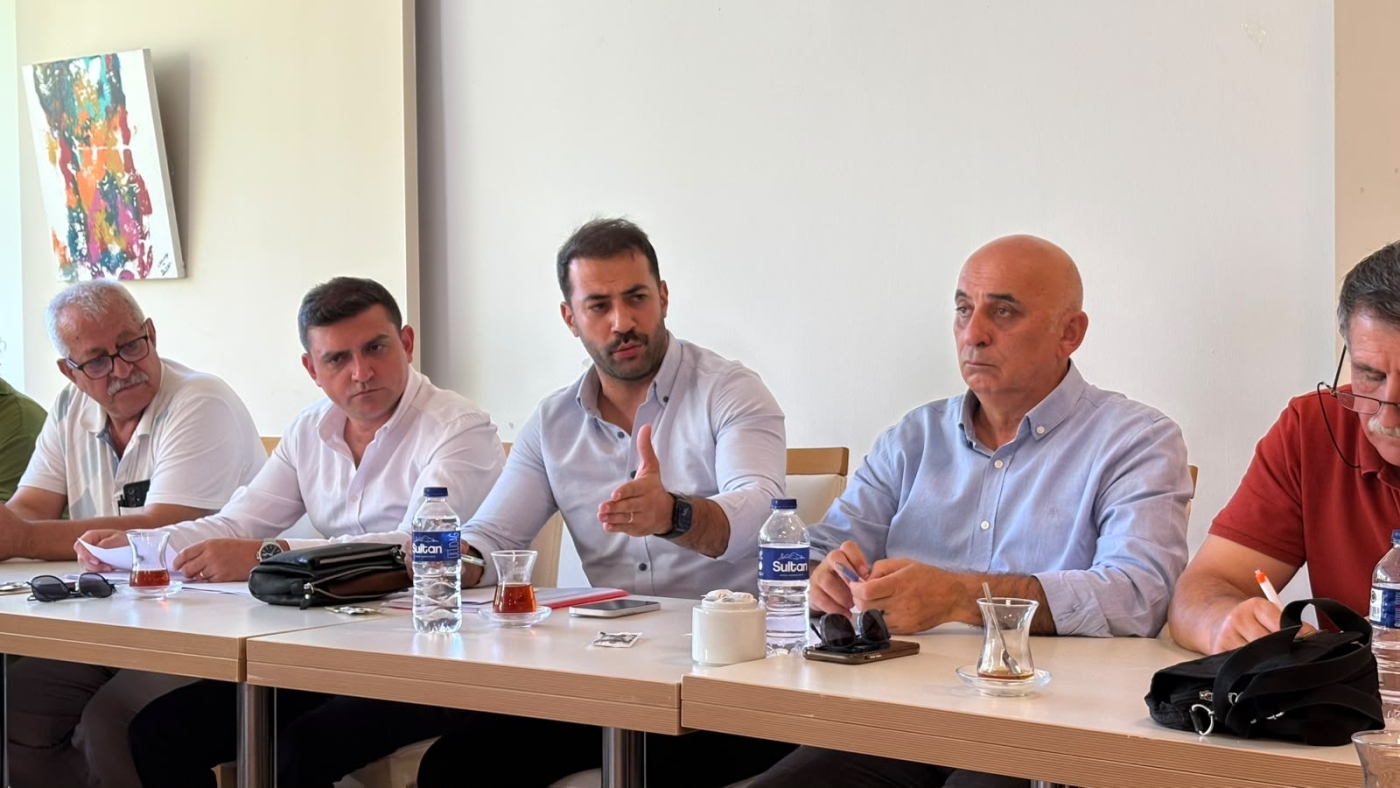 yeni parti talat yalaz-i6a9ec884e16a2.jpg